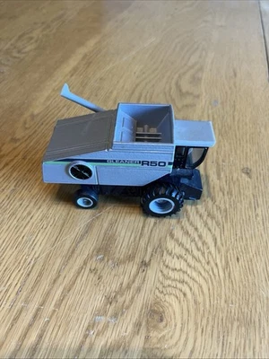 ERTL R50 AGCO DEUTZ ALLIS GLEANER COMBINE 1:64 No Head - Image 1 of 4