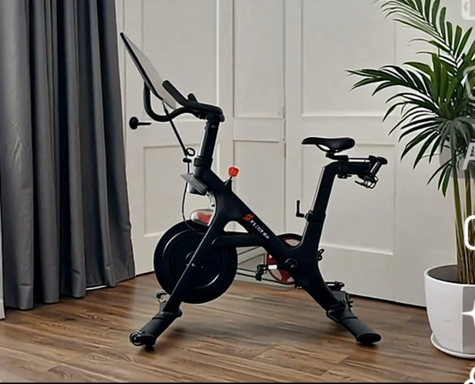 Peloton 室内健身自行车 – 原装型号 – 21.5 英寸高清显示屏 – 出色 Con — 第 1/1 张图片
