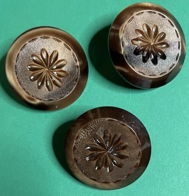 (3) VINTAGE 1” DECORATIVE FLORAL MOTTLED BROWN PLASTIC METAL SHANK BUTTONS-R84 - Image 1 of 2