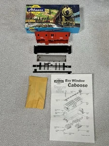 Athearn HO Erie 37’ Bay Window Caboose #C324 - Bild 1 von 3