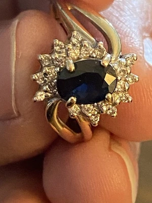 Zafiro natural rodeado de diamantes talla 6,25 Foto 1 de 4