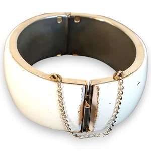VTG White Enamel Gold Tone Hinged Bangle Bracelet Safety Chain 2.5" Chunky - Picture 1 of 11