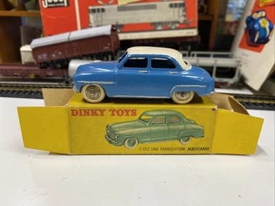 Dinky Toys Ref 24U Simca 9 Aronde Bicolore rajouts de peinture + boîte d’origine - Immagine 1 di 4