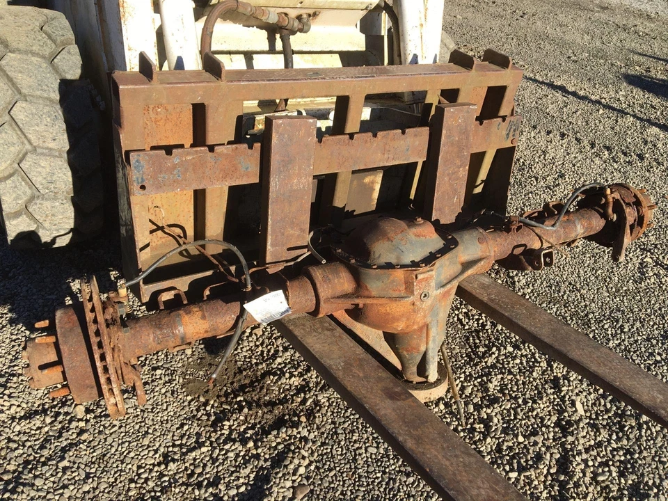 99 00 01 02 03 04 05 06 07 Chevrolet CHEVY SILVERADO 2500 Rear Axle Assy. - Image 1 of 2