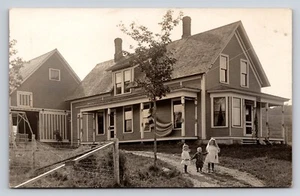 RPPC 3 Kinder Langhaar Hängematte Schiebe Scheune Tür Schaukel Veranda Postkarte Echtfoto - Bild 1 von 2