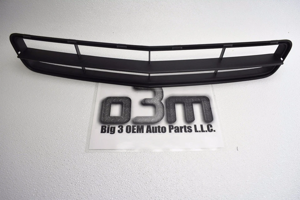 Chevrolet Malibu 2008-2012 negro parachoques inferior parrilla inserto nuevo OEM 15823704 Foto 1 de 1