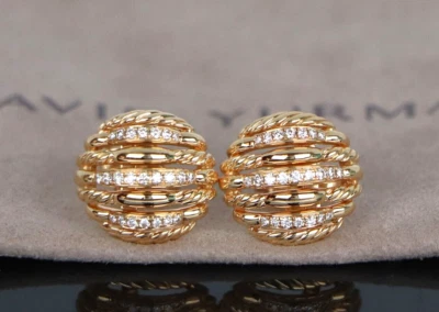 $3,450 David Yurman Oro Amarillo 18K Pavé Conjunto Diamante Mareas Cable Pendientes Foto 1 de 4