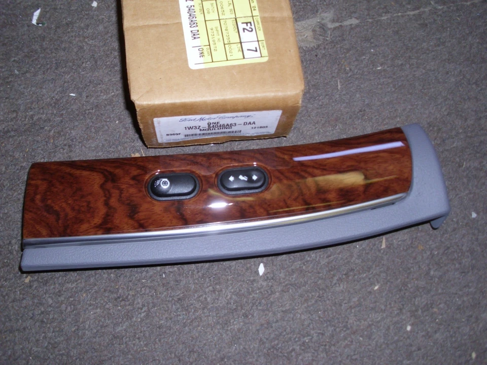 NEW OEM 2001 - 2005 MERCURY GRAND MARQUIS DASH TRIM PANEL 1W3Z-54046A63-DAA - Image 1 of 2