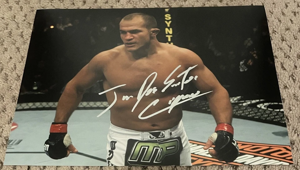 FOTO AUTOGRAFADA 8X10 JÚNIOR DOS SANTOS UFC MMA - Imagem 1 de 1