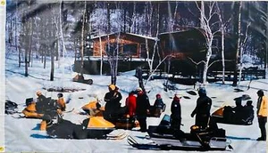 VINTAGE TRINEOS MOTOS DE NIEVE 3x5 pies BANDERA BANDERA HOMBRE CUEVA GARAJE - Imagen 1 de 1