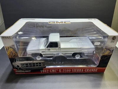 GREENLIGHT COLLECTIBLES 1/18 - 13562 - GMC K-2500 SIERRA GRANDE WIDESIDE - 1982 - Image 1 of 4