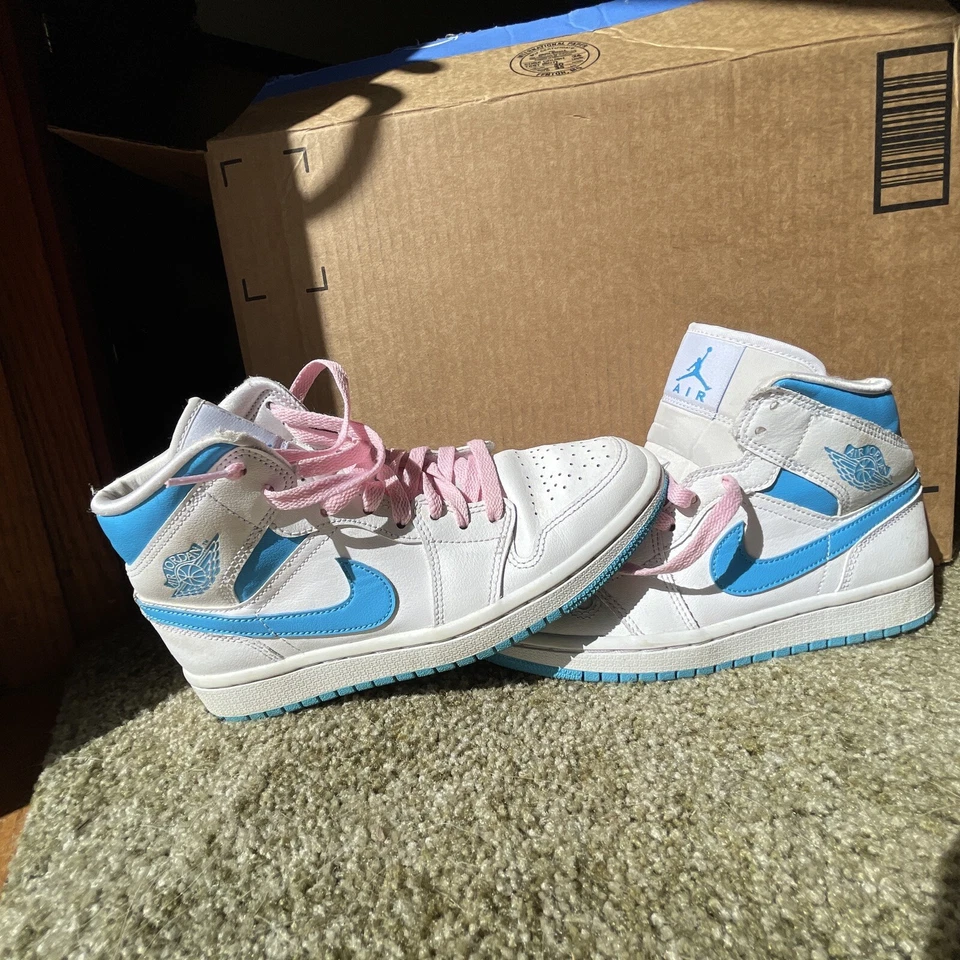 Size 6.5 - Air Jordan 1 Mid UNC W - Image 1 of 4