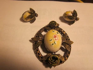BEAUTIFUL ANTIQUE PENDANT AND CLIP EARRINGS WITH PORCELAIN CENTERS - Picture 1 of 4