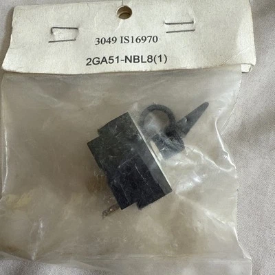 Interruptor de palanca de 2 clavijas con tuerca Carling 2GA51 negro 719 Foto 1 de 2