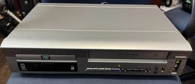 Hitachi DVD VCR Combo CD/MP3/VHS Reproducción Hi-Fi Reproductor Estéreo DV-PF2U 4 Cabezales Foto 1 de 3