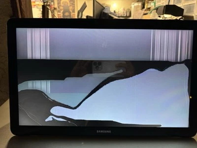 Samsung Galaxy View SM-T670 32 GB, Wi-Fi, 18,4 pulgadas - negro con soporte Foto 1 de 4