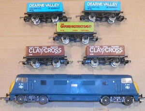 LIMA 205127 MWG DIESEL LOCO D 814 "DRAGON" WARSHIP CLASS WITH 5 PLANK WAGONS - Picture 1 of 6
