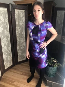 Vestido busto escultura morado y negro geométrico seda marca BEBE M $220 - Imagen 1 de 10