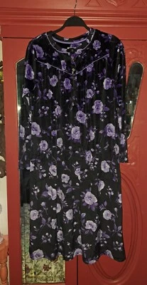 Camisón Aria Collection Pequeño Negro Púrpura Floral Suave Tela Terciopelo Romántico Foto 1 de 4