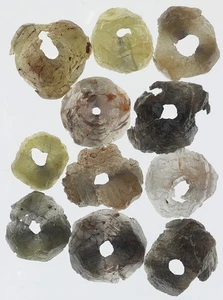 11 piezas 3,93 Ctw único diamante en bruto - curva perforada gema suelta - Imagen 1 de 2