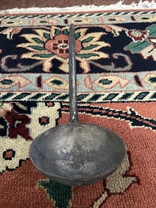 ANTIQUE HAND-FORGED IRON LADDLE PRIMITIVE BLACKSMITH/FOUNDRY POURING SPOON HEAVY - Picture 1 of 10