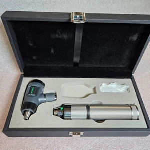 Welch Allyn 71050-C 3,5 V wiederaufladbarer Otoskopgriff mit 23810 Macroview Kopf - Bild 1 von 7