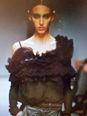 Blusa Givenchy Runway Mujer Negra Mangas Largas PRECIO ORIGINAL $2990 Foto 1 de 4