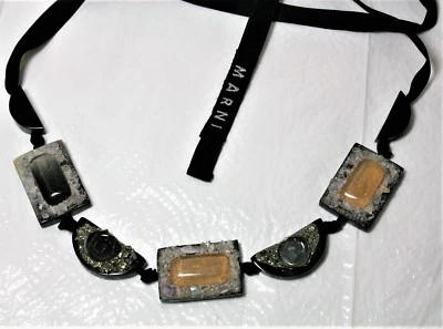 COLLAR GARGANTILLA RESINA GEOMÉTRICA MARNI CINTA AJUSTABLE Foto 1 de 4