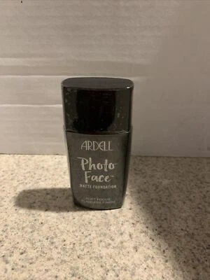Матовая основа под макияж Ardell Photo Face Dark 11.0 - Изображение 1 из 3