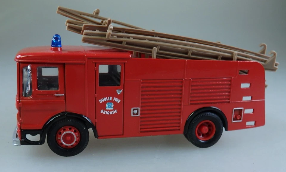 Corgi Toy  97359 Feuerwehr Dublin Fire Brigade AEC Water Tender 1993 (111362) - Bild 1 von 4