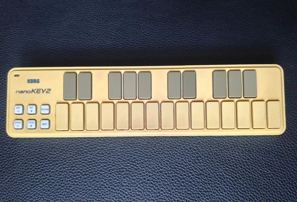 Korg nanoKEY2 – Compact USB MIDI Keyboard – Perfect Condition -Yellow - Immagine 1 di 4