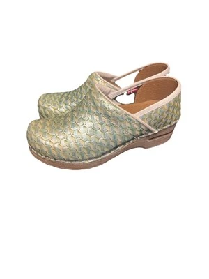 Tamancos femininos Sanita 38 UE 7,5 EUA verde branco estampa de cobra couro slip on sapatos - Imagem 1 de 4
