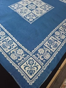 Wunderschön! Handbestickte quadratische Tischdecke 48,5" lebendige Farbe blau & weiß Vintage - Bild 1 von 16