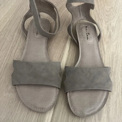 Sandalias Mally ADAM TUCKER by Me Too Tostadas de Cuero Sintético para Mujer Talla 8.5 Foto 1 de 4