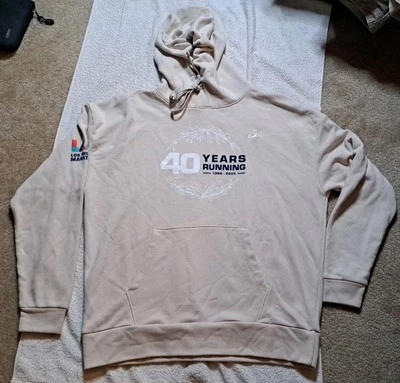 Sudadera con capucha grande para hombre Los Angeles Marathon Asics 2025 40 aniversario Biege Foto 1 de 4