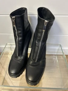 Zara Damen Stiefelette Trafaluc schwarz Größe US 9 EU 40 veganes Leder Blockabsatz - Bild 1 von 6