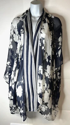 Kimono floral Anthropologie Elevenses seda palolem gasa azul marino blanco talla única Foto 1 de 4
