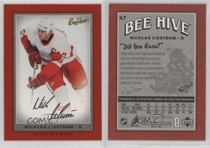 2006-07 Upper Deck Bee Hive Red Facsimile Signatures Nicklas Lidstrom #67 HOF