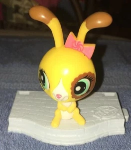 Littlest Pet Shop~2015~McDonald's~Bunny Rabbits~Yellow Brown~Buttercream Sunday - Picture 1 of 8