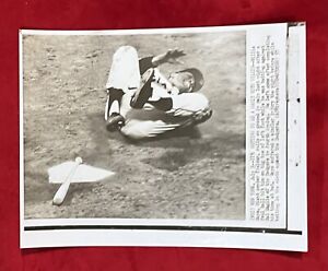Vintage 1957 Willie Mays New York Giants Wire Photo Baseball Early Old Injury