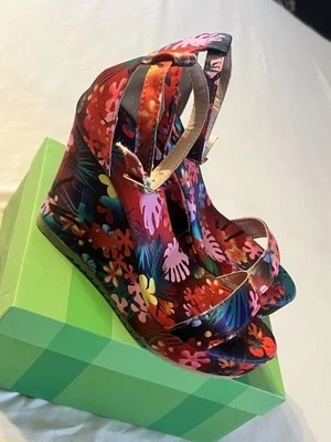 Sandalias de plataforma florales/impresas, con correa al tobillo y correa, zapatos de cuña Foto 1 de 4