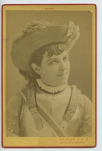 Bühnenschauspielerin trägt Rüstung Kostüm Opernhaus alte Kabinettkarte Nadar 1875 - Bild 1 von 3