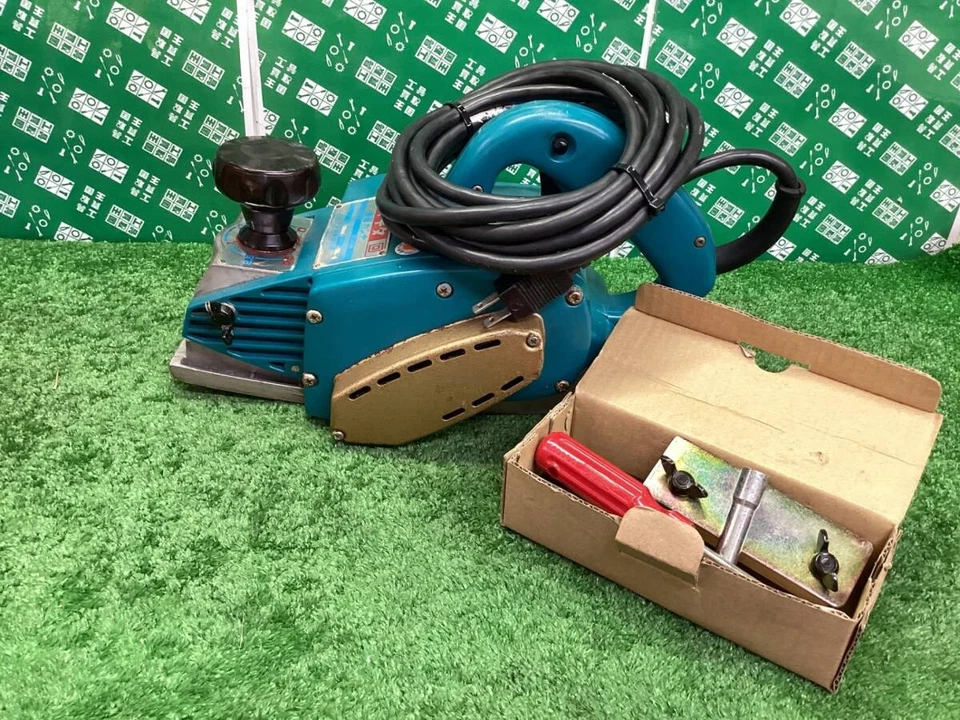 MAKITA CEPILLADORA CURVADA 4 3/8 IN 1003BA 100v,110mm 50-60Hz 1050W Foto 1 de 4