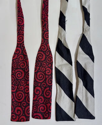 Par de pajaritas de seda vintage con alas de murciélago - rayas plateadas/negras, rojas con remolinos Foto 1 de 4