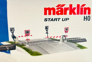 MARKLIN H0 74924  passaggio a livello automatico con luci per circuito Marklin C - Foto 1 di 9