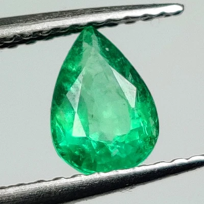 0.61 CT - Natural Zambian Emerald Good Luster Green Pear Shape - 9467 - Image 1 of 2