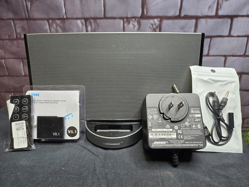 🔊Bose SoundDock Portable W/ Bluetooth, 3.5mm to C,  Remote, & Charger  Tested👍 - Image 1 of 4