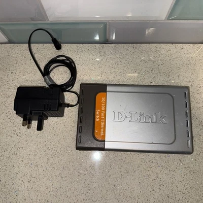 DLink DES-1008D 8-Port Fast Ethernet Switch - Image 1 of 4