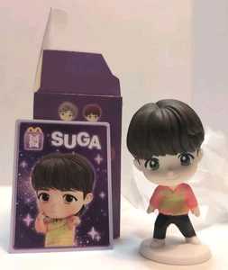 McDonald's 2025 Happy Meal giocattolo Tiny Tan/BTS Suga figura e carta B260 - Foto 1 di 13