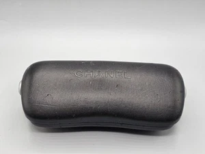Custodia per occhiali da vista Chanel nera a conchiglia Made in Italy  - Foto 1 di 6